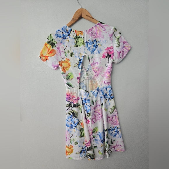 Show Me Your Mumu Ibiza White Multi Color Floral Open Back Mini Dress Size M - Picture 6 of 12